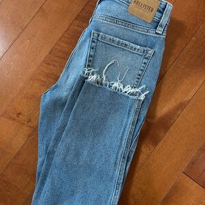 Hollister Ultra High Rise Mom Jeans 000S